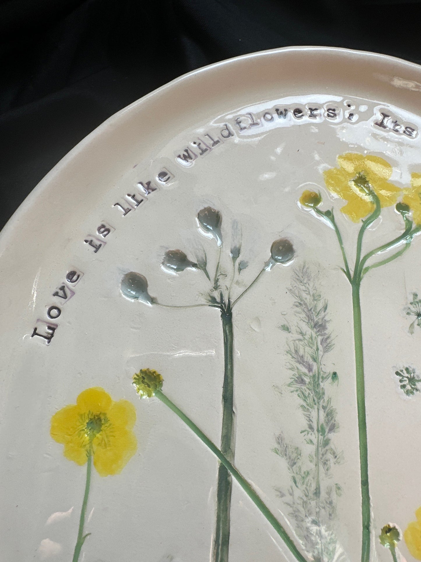 A beautiful Wild Flower Oval Plate