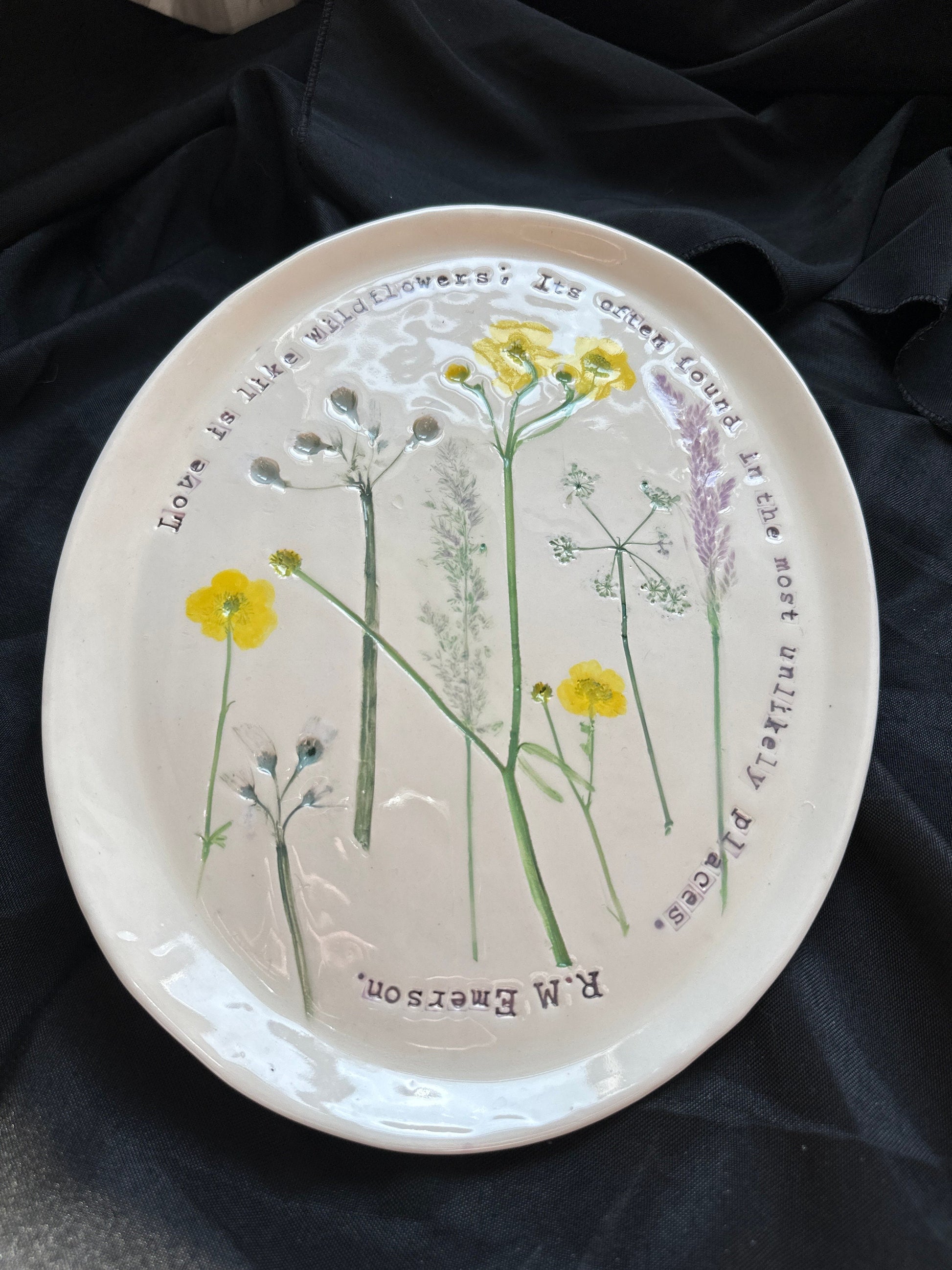 A beautiful Wild Flower Oval Plate