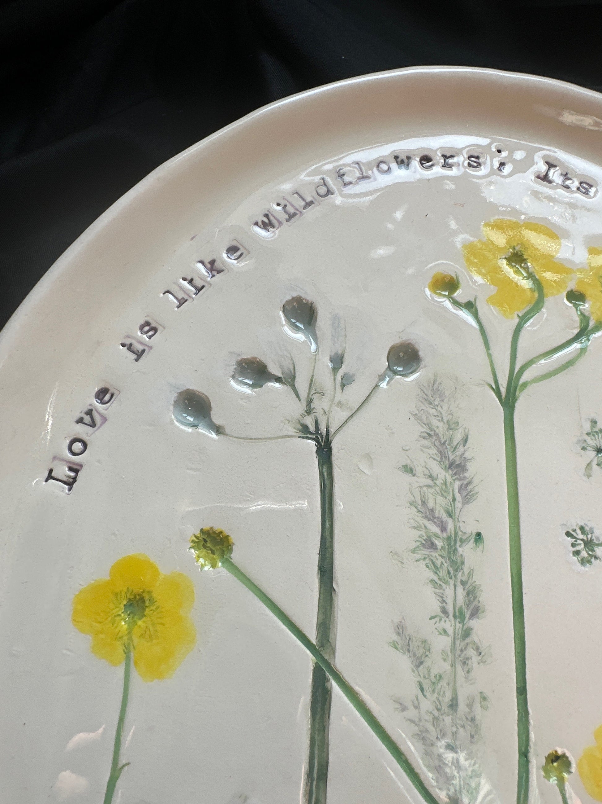 A beautiful Wild Flower Oval Plate