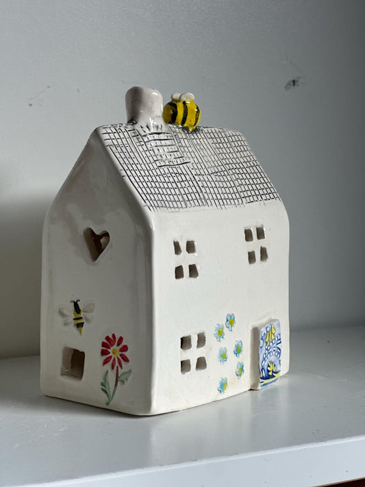 Pretty Ceramic Tea-light Cottage
